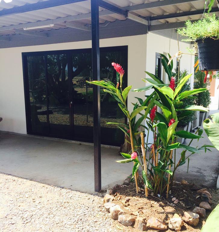 Wanlapa Farmstay Ban Khok Krathiam Exterior foto
