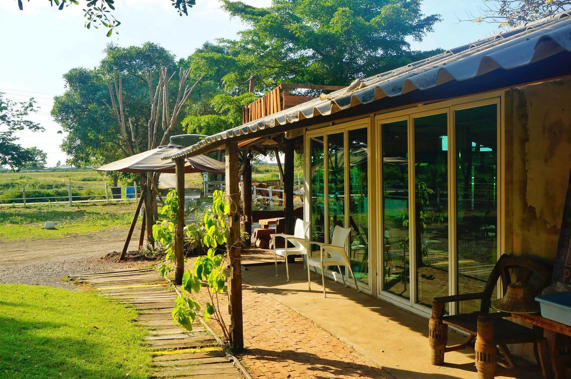 Wanlapa Farmstay Ban Khok Krathiam Exterior foto